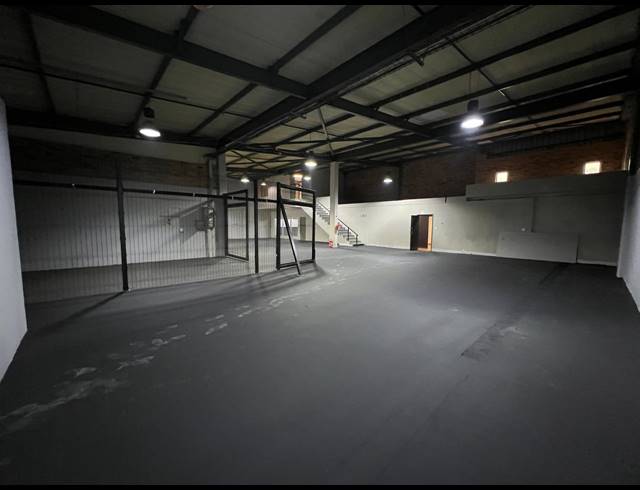 599M² WAREHOUSE TO LET IN LASER PARK